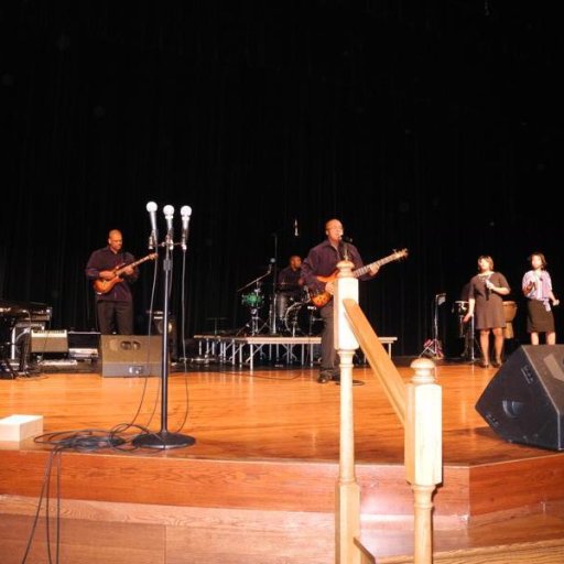 2009-FaithfulFew2012024