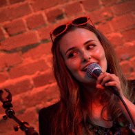 3296-Daniellesingingonhersongcloseupcolor.jpg