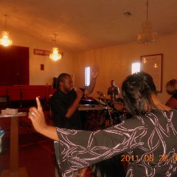 4258-GCrosssinging2warmfly.jpg