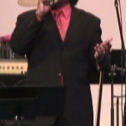 4622-RobPerformingatLHC2.jpg