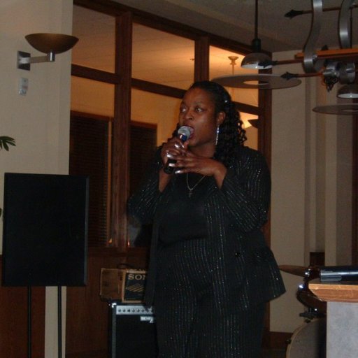 5426-joycesinginginDetroitJabulaConferance