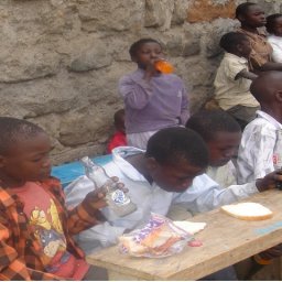 6465-ChildrenEatingBreadandSodaon26thDec.JPG