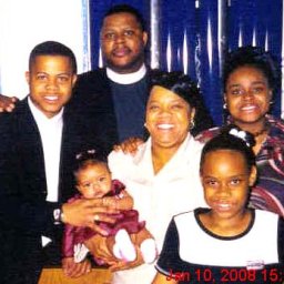 6694-THEALLENFAMILYINCHURCH.jpg