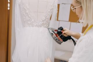 keepingweddingdresswrinklefree.jpg